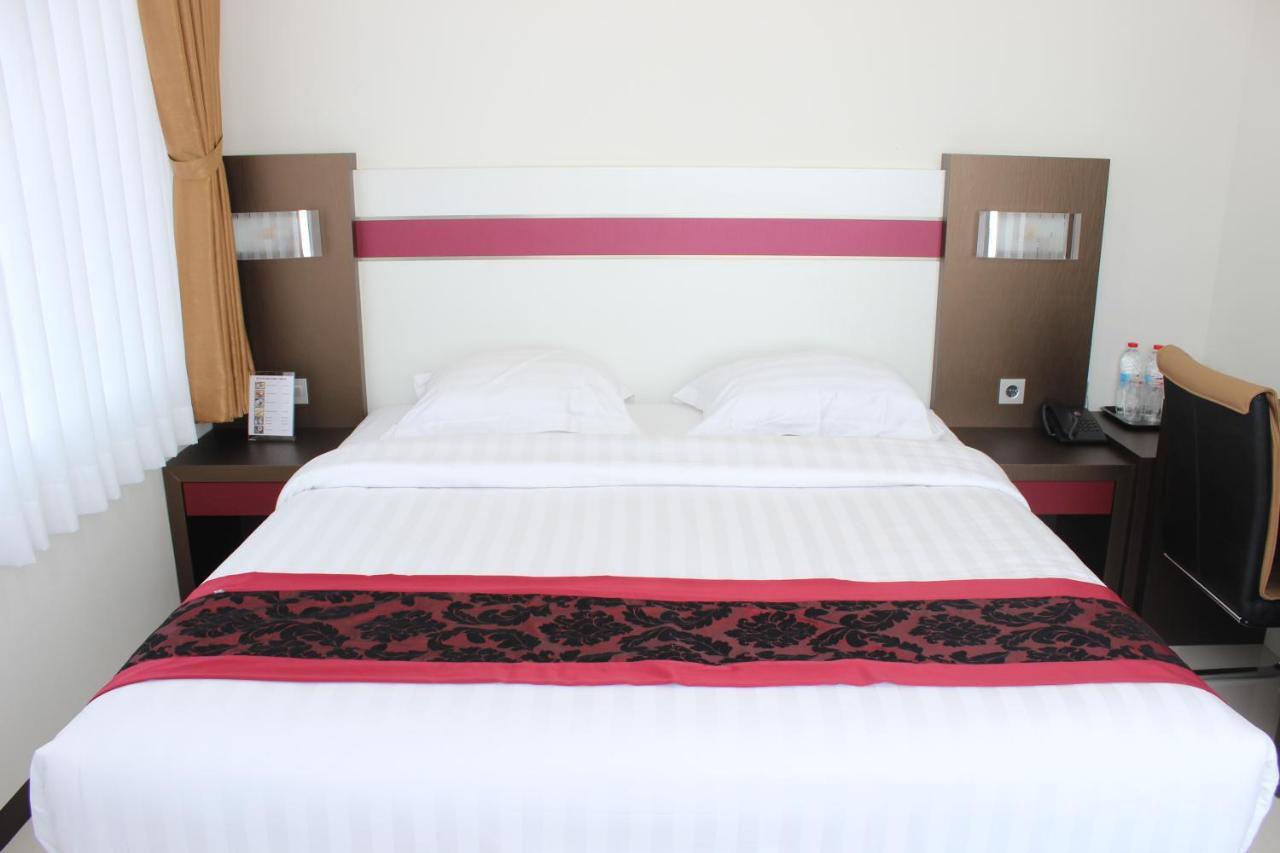 Idea'S Hotel Jalan Ibrahim Aji Бандунг Экстерьер фото