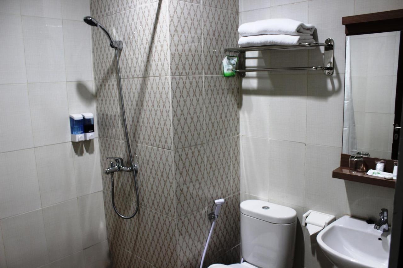 Idea'S Hotel Jalan Ibrahim Aji Бандунг Экстерьер фото