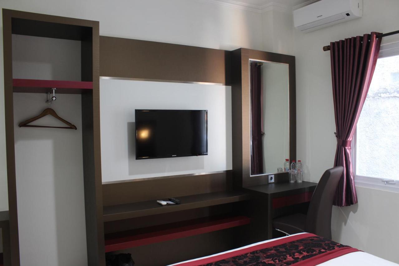 Idea'S Hotel Jalan Ibrahim Aji Бандунг Экстерьер фото