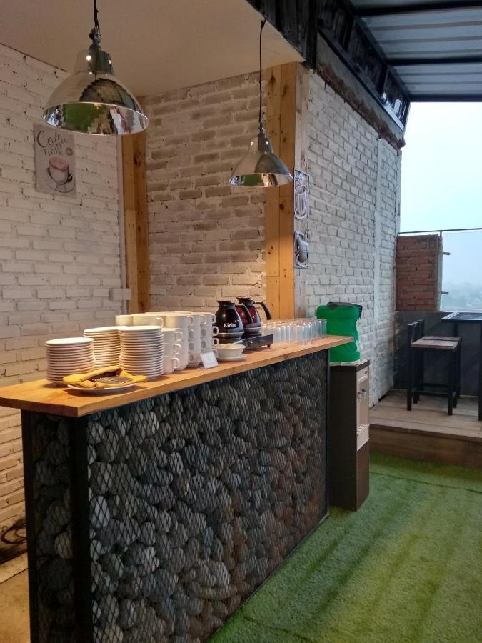 Idea'S Hotel Jalan Ibrahim Aji Бандунг Экстерьер фото