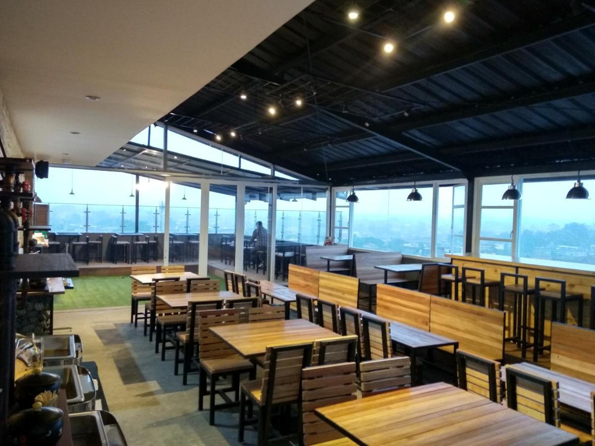 Idea'S Hotel Jalan Ibrahim Aji Бандунг Экстерьер фото